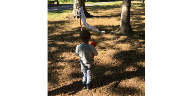 ONLINE_-Building-A-Wind-Flag-at-Tinkergarten-to-Discover-the-Force-of-the-Wind